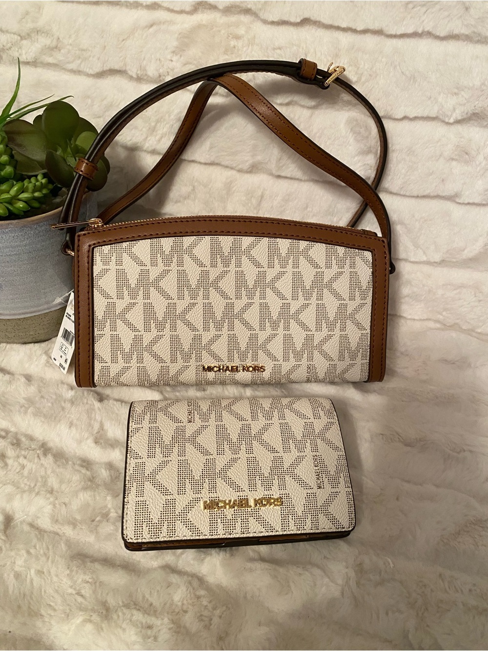 Brand New Michael Kors Crossbody Bag and Wallet Set